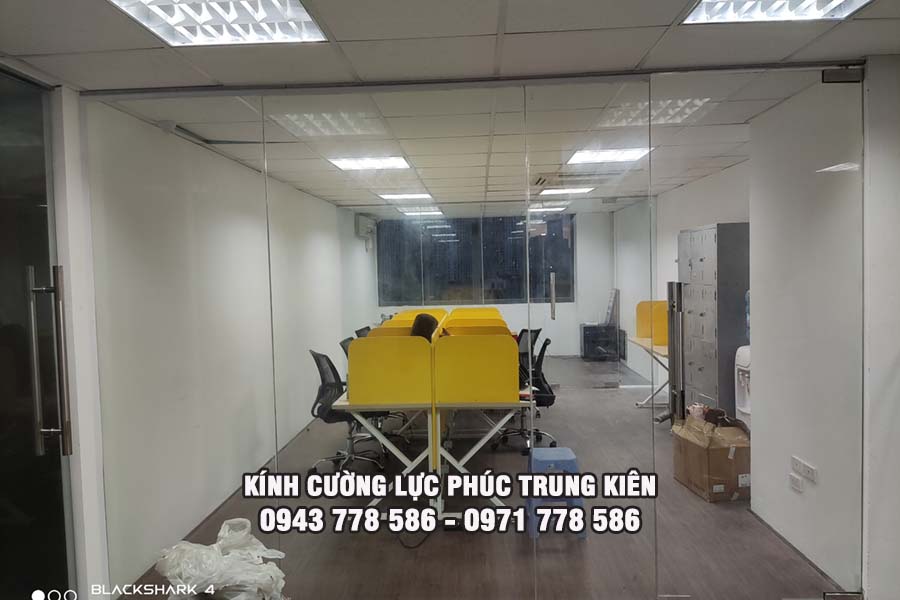 kính cường lực chịu lực bao nhiêu